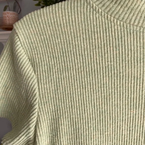 Forever 21 Light Green Ribbed Short Sleeve Top - Picture 2 of 3